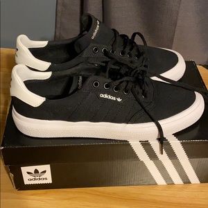 Women’s Adidas Shoes Size 8
